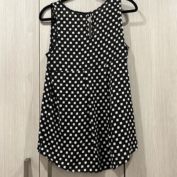 NEW Pleione | Sleeveless Tunic Blouse | Black & White with Red Accents | Small - Picture 2 of 12